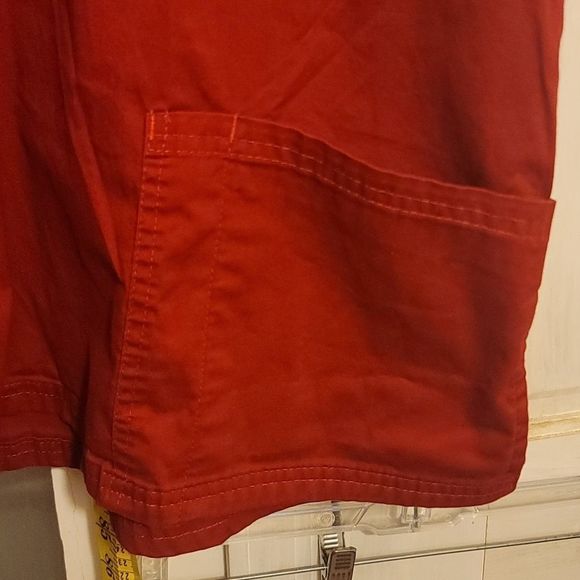 ButterSoft Stretch, Lg, Red Scrub Top, Think Valentines 💝 - Picture 4 of 8